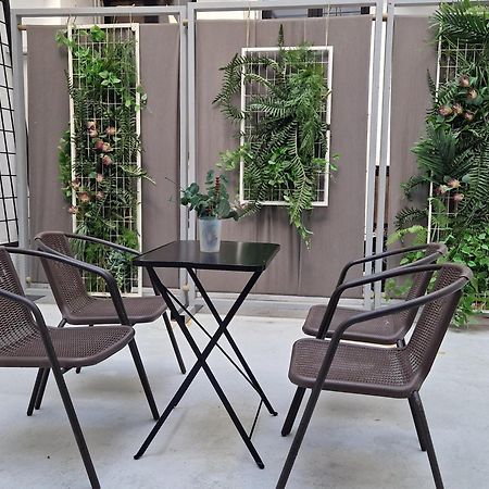 Monastiraki-Psiri, Old Town, 3-Bdr Apt, Sleep 6-10P, Spacious Court Yard Atenas Exterior foto