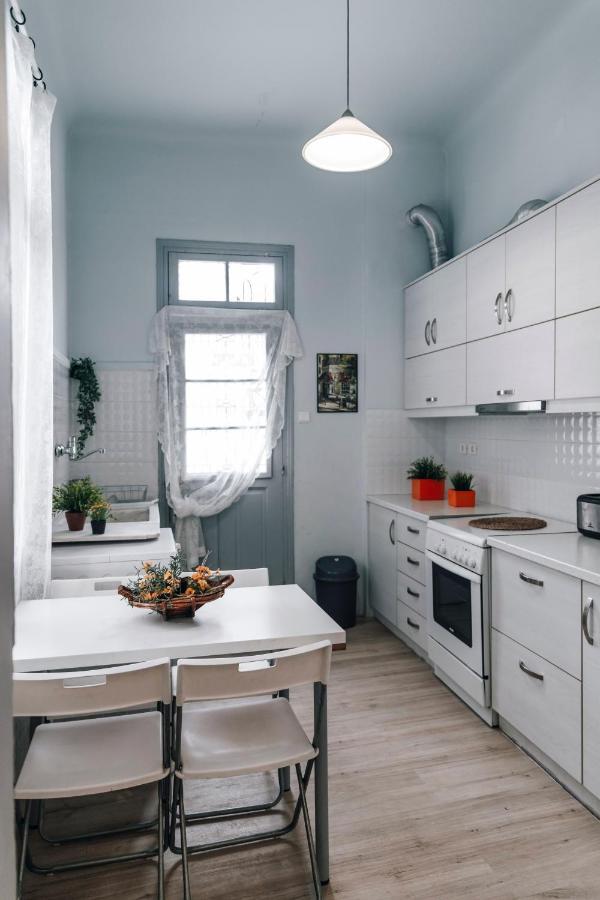 Monastiraki-Psiri, Old Town, 3-Bdr Apt, Sleep 6-10P, Spacious Court Yard Atenas Exterior foto