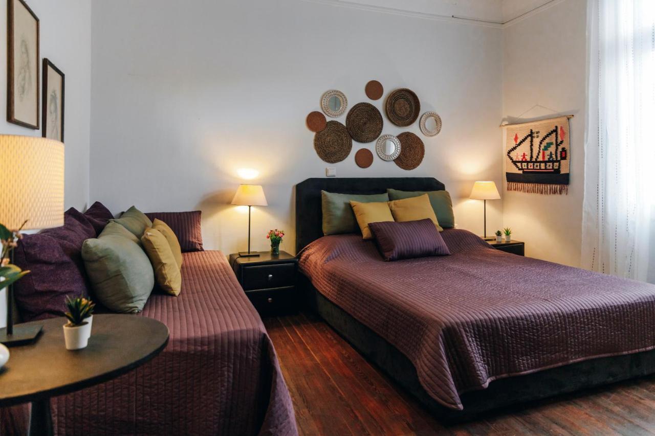 Monastiraki-Psiri, Old Town, 3-Bdr Apt, Sleep 6-10P, Spacious Court Yard Atenas Exterior foto