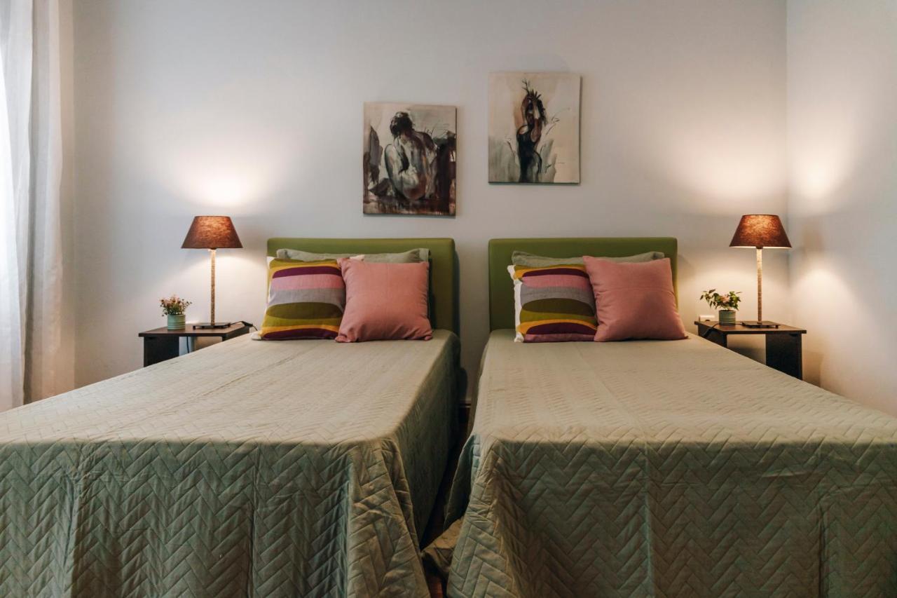 Monastiraki-Psiri, Old Town, 3-Bdr Apt, Sleep 6-10P, Spacious Court Yard Atenas Exterior foto