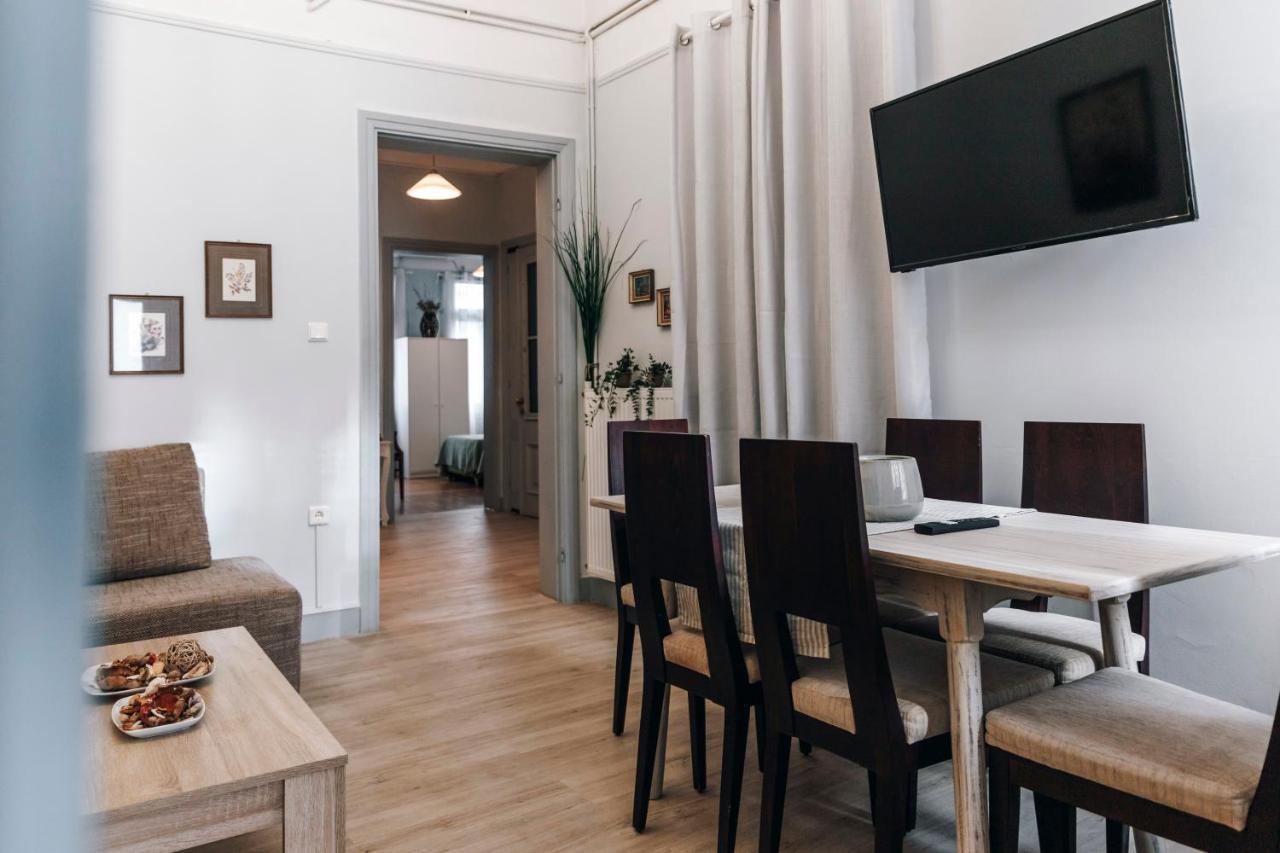 Monastiraki-Psiri, Old Town, 3-Bdr Apt, Sleep 6-10P, Spacious Court Yard Atenas Exterior foto