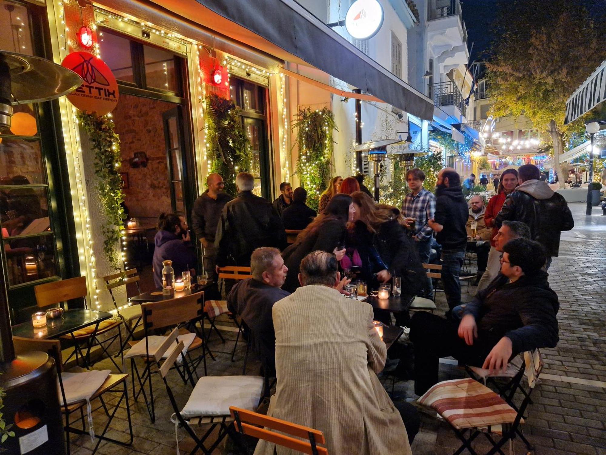Monastiraki-Psiri, Old Town, 3-Bdr Apt, Sleep 6-10P, Spacious Court Yard Atenas Exterior foto