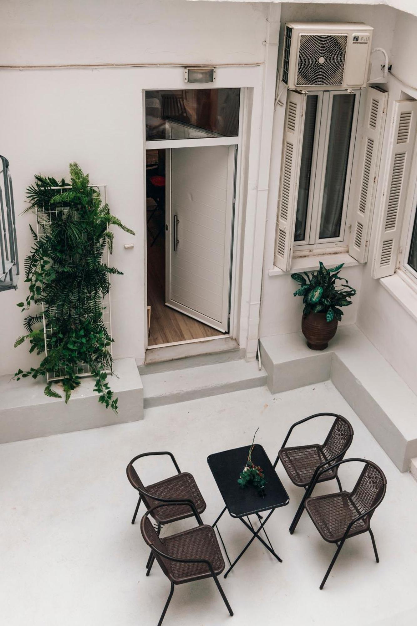 Monastiraki-Psiri, Old Town, 3-Bdr Apt, Sleep 6-10P, Spacious Court Yard Atenas Exterior foto