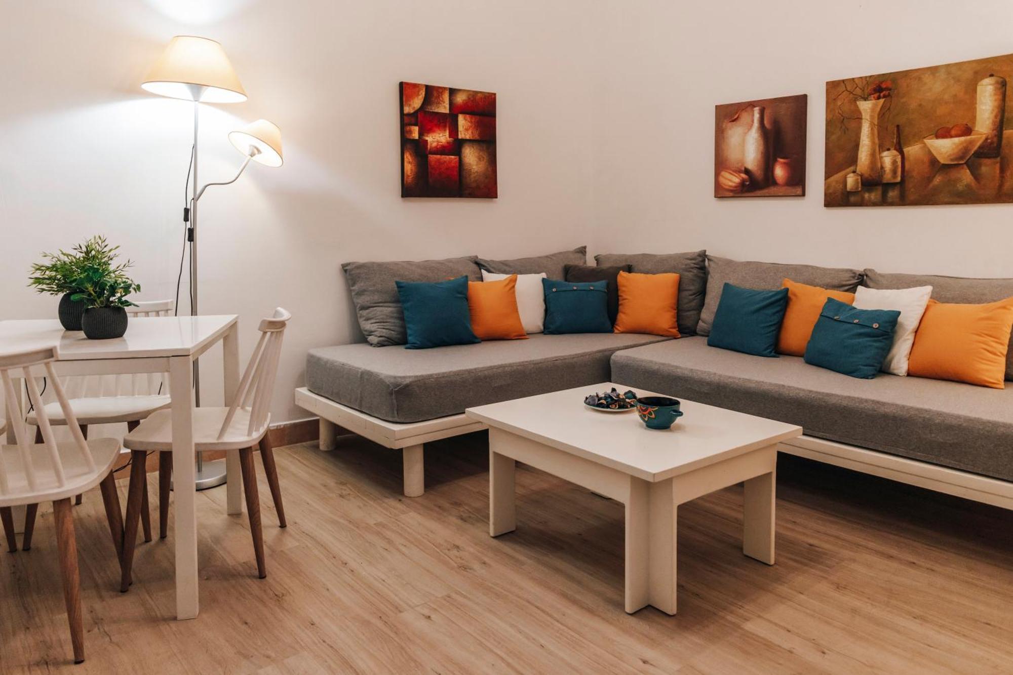 Monastiraki-Psiri, Old Town, 3-Bdr Apt, Sleep 6-10P, Spacious Court Yard Atenas Exterior foto